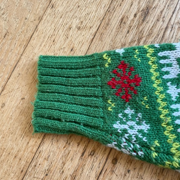 Grinch sweater & book gift  2T Dr. Seuss how the Grinch stole Christmas - Picture 7 of 8